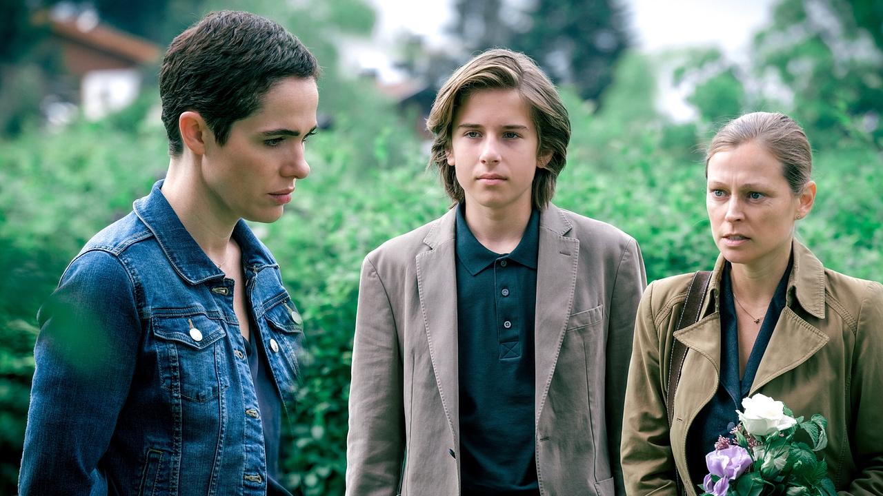 "Gesicht der Erinnerung": Verena Altenberger (Christina Wolffhardt), Jakob Hippert (Matthias Mannhardt), Sarah Stork (Maria Mannhardt)