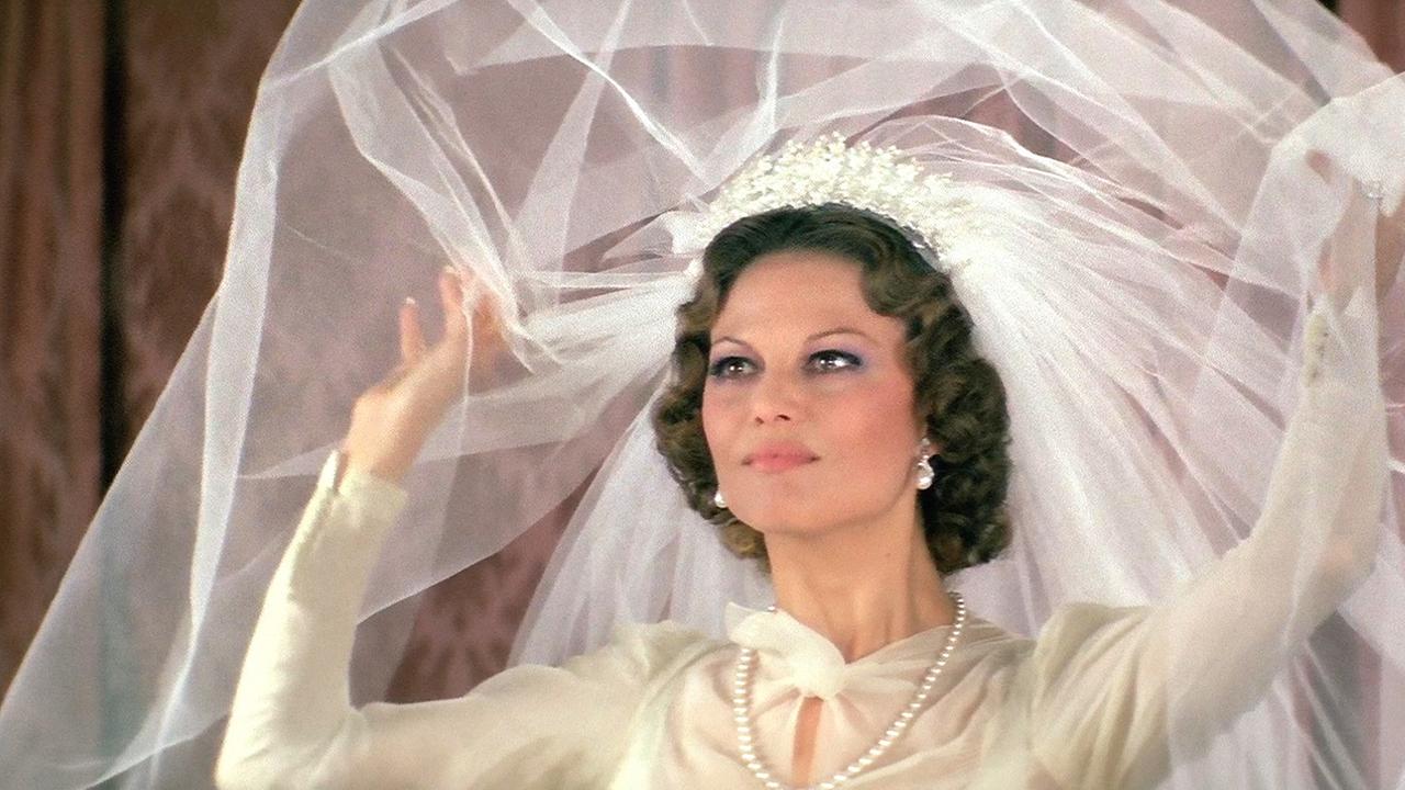 © ORF/Donau Film Im Bild: Claudia Cardinale (Frau des Professors).
