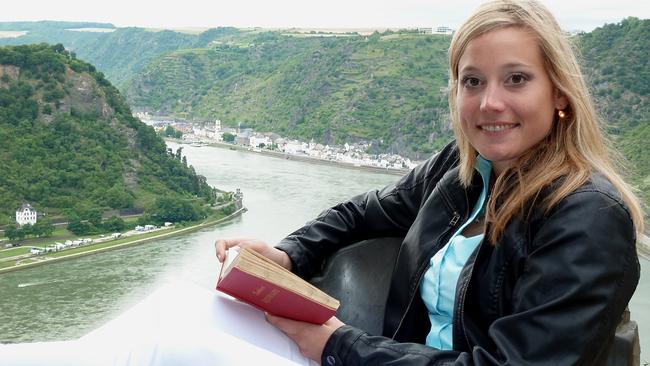 Christine Kipping über dem Rhein