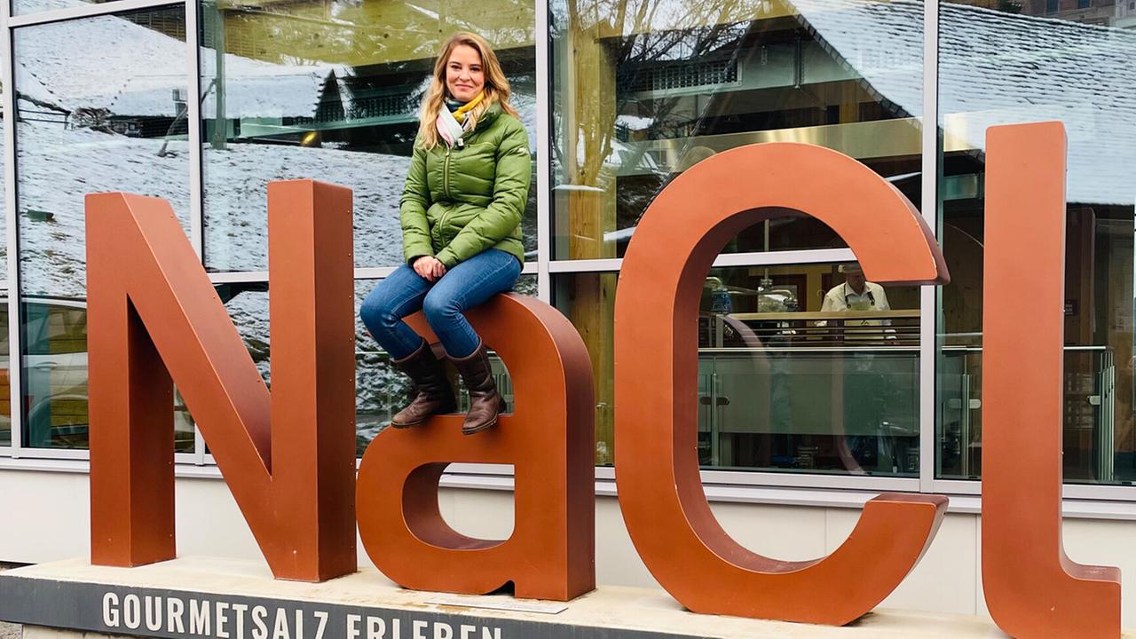 "G´sund in Österreich: Unser Salz - weißes Gold mit dunkler Seite": Im Laufe der Jahrhunderte wurde Salz immer öfter als Therapeutikum eingesetzt, z.B. in Form von Solebädern oder Trinkkuren. Dr. Christine Reiler bei den Salzwelten in Bad Ischl.