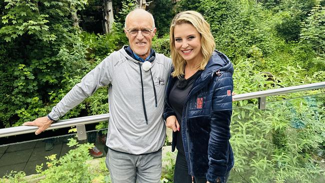 G'sunder Sommer in Österreich: Christine Reiler und Toni Innauer im Innsbrucker Alpenzoo. Schisprung-Legende Toni Innauer ist vom gesundheitlichen Nutzen durch Bewegung überzeugt.