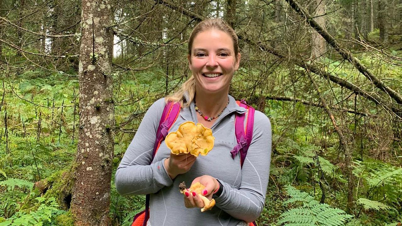 "G´sund in Österreich: Die geheime Welt der Pilze": Christine Reiler beim Pilzesammeln im Wald