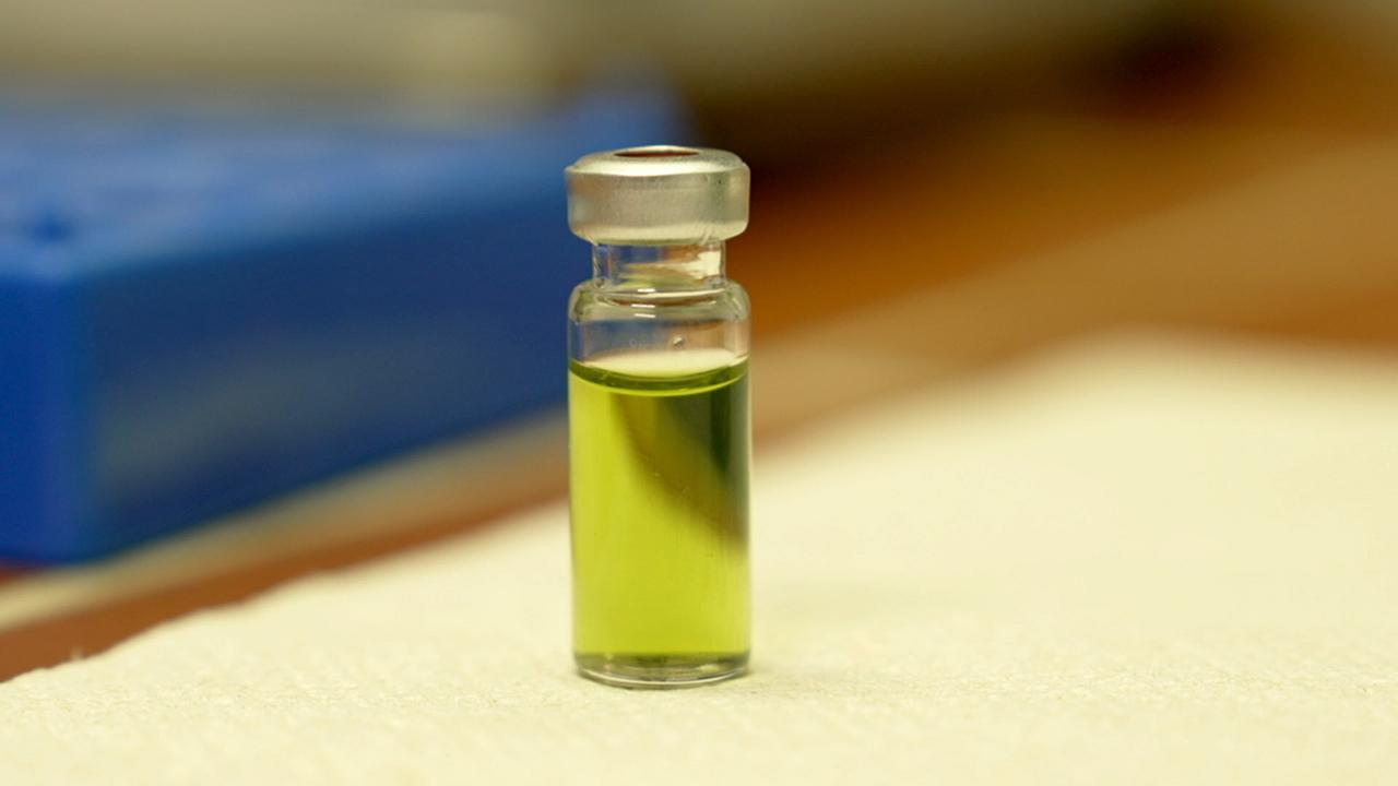 © ORF/Kiwi TV Filmproduktionsges.m.b.H/Denise Kracher Cannabis-Ampulle