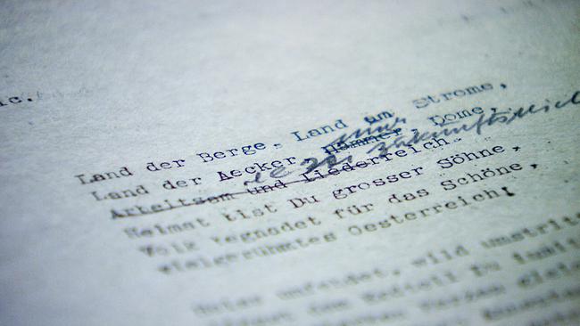 © ORF Heiß umfehdet, wild umstritten - Die Geschichte der Bundeshymne: Originaltext von Paula von Preradovic in einer frühen Fassung, Staatsarchiv Wien