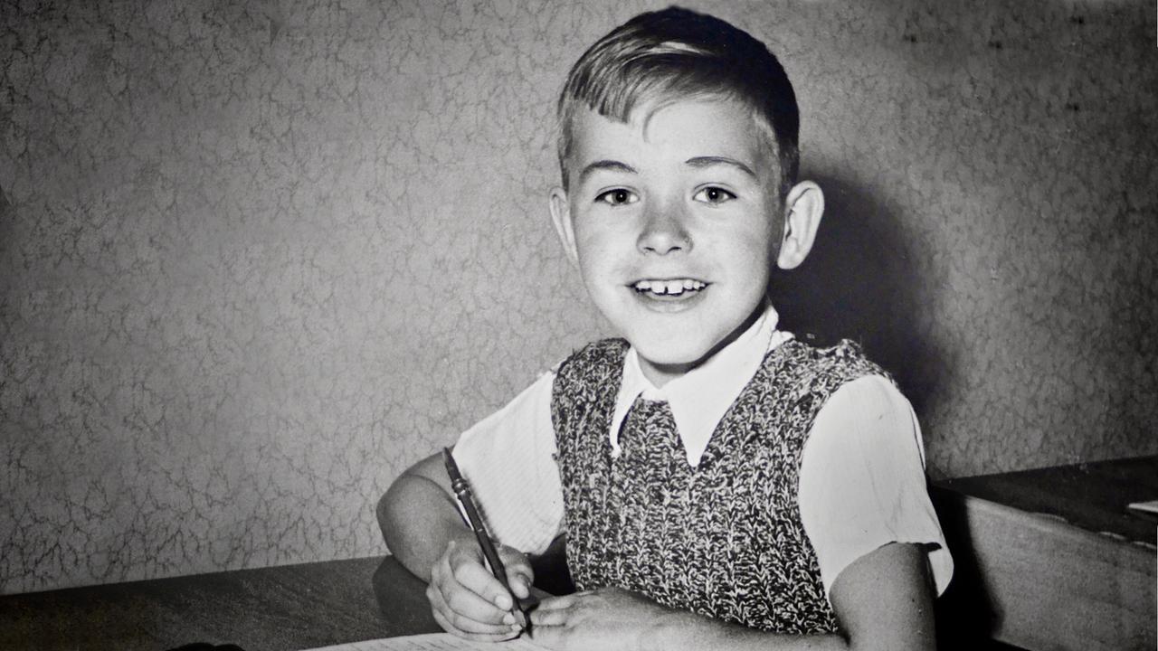© ORF/Wolfgang Weiss Schwarz-Weiß-Porträtfoto von Wolfgang Weiss. Er erlebte eine schöne Kindheit ohne Missbrauch im SOS Kinderdorf Altmünster.