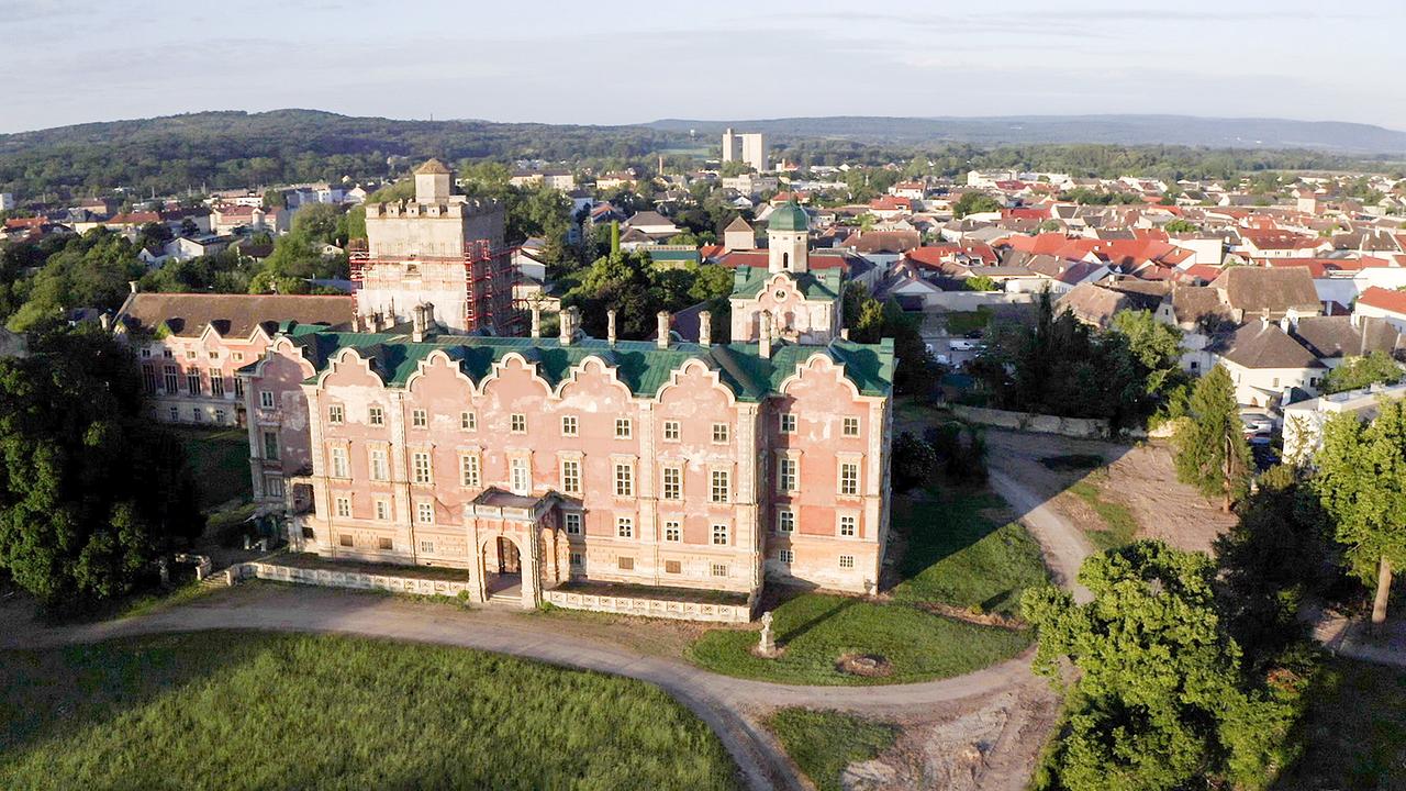 "Herrschaftszeiten! Bei Familie Harrach auf Schloss Prugg": Schloss Prugg