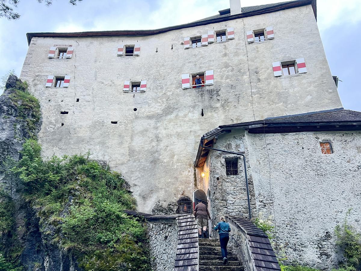 "Herrschaftszeiten! Bei Fam. Orsini-Rosenberg auf Schloss Stein": Schloss Stein