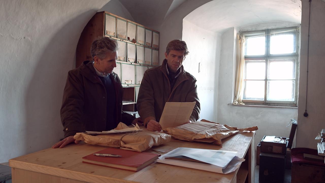 "Herrschaftszeiten! - Johann-Philipps Schlossbesuche: Bei Familie Clam-Martinic auf Burg Clam": Johann-Philipp Spiegelfeld und Carl-Philip Clam-Martinic