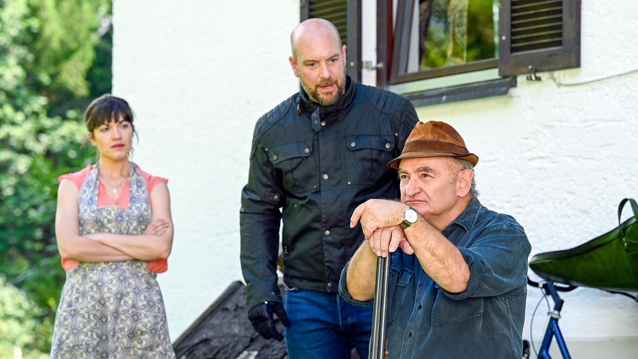 "Himmel, Herrgott, Sakrament - Neue Freunde": Agensa (Viorica Prepelita), Hans Reiser (Stephan Zinner) und Michael Reiser (Sigi Zimmerschied)