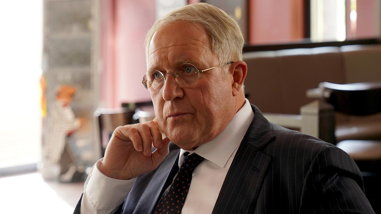 © ORF/ARD Degeto Film/Hans-Joachim Pfeiffer Durch die Wiederaufnahme eines abgeschlossen geglaubten Falls gerät der damals zuständige Staatsanwalt Gero Schmidt in Bedrängnis.