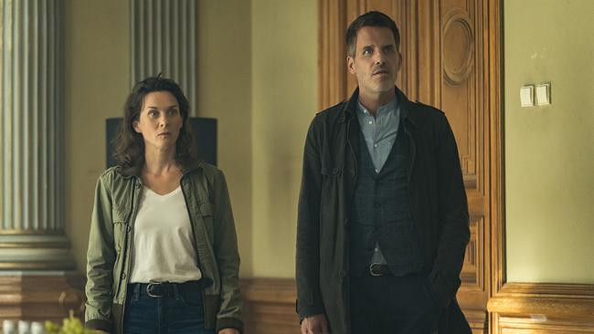 © ORF/ZDF/Andrej Vasilenko Die beiden Kriminalhauptkommissare wundern sich im Verlagshaus Winterscheid über die feindselige Stimmung.