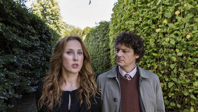 © ORF/ZDF/Jonathan Hession Im Bild: Marlene Morreis (Gillian), Fritz Karl (Inspektor Richard Jury).