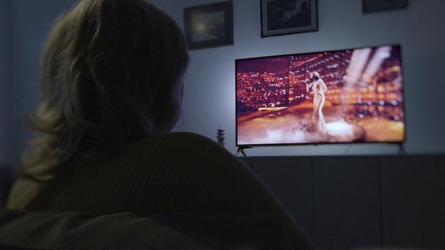 Jahrzehnte in Rot Weiß Rot: Das Fernsehpublikum gebannt vor dem TV: Conchita Wurst gewinnt den Eurovision Song Contest 2014.