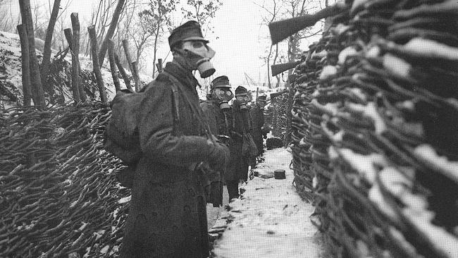 "Kaiser Franz Joseph und der 1. Weltkrieg": Gasalarm im Schützengraben, Rogatin, Ostgalizien, Winter 1916, Deutsche Südarmee