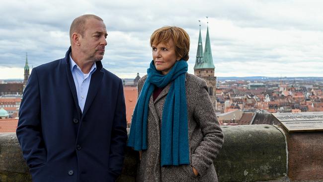 Im Bild: Der Fall ist gelöst. Magnus Guttmann (Heino Ferch) heißt Ellen Lucas (Ulrike Kriener) in Nürnberg willkommen.
