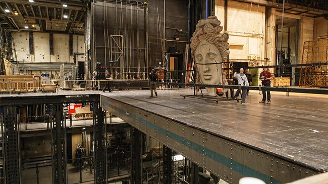 © ORF/Clever Contents Filmproduktion Arbeiten hinter, unter und auf der Bühne der Wiener Staatsoper