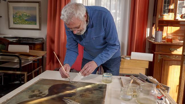 © ORF/Interspot Film Mit viel Sorgfalt und über mehrere Monate hinweg wird Klimts Gemälde restauriert