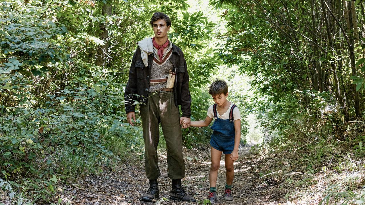 © ORF/Rai Fiction/Picomedia/Thalie Images/Beta Film/Maila Iacovelli, Fabio Zayed Nino ist Partisan geworden und das große Idol seines kleinen Bruders Useppe.