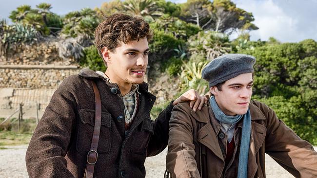 © ORF/Rai Fiction/Picomedia/Thalie Images/Beta Film/Maila Iacovelli, Fabio Zayed Nino und Carlo Vivaldi sind gemeinsam im Widerstand gegen die deutschen Besatzer.