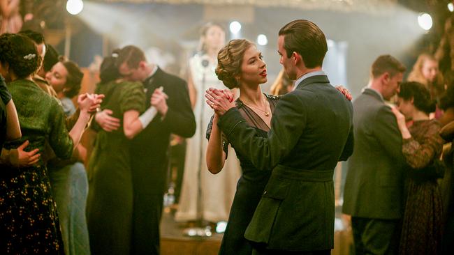 Im Bild: Hermione Corfield (Emma Garland), Jamie Blackley (Freddie Hamilton).