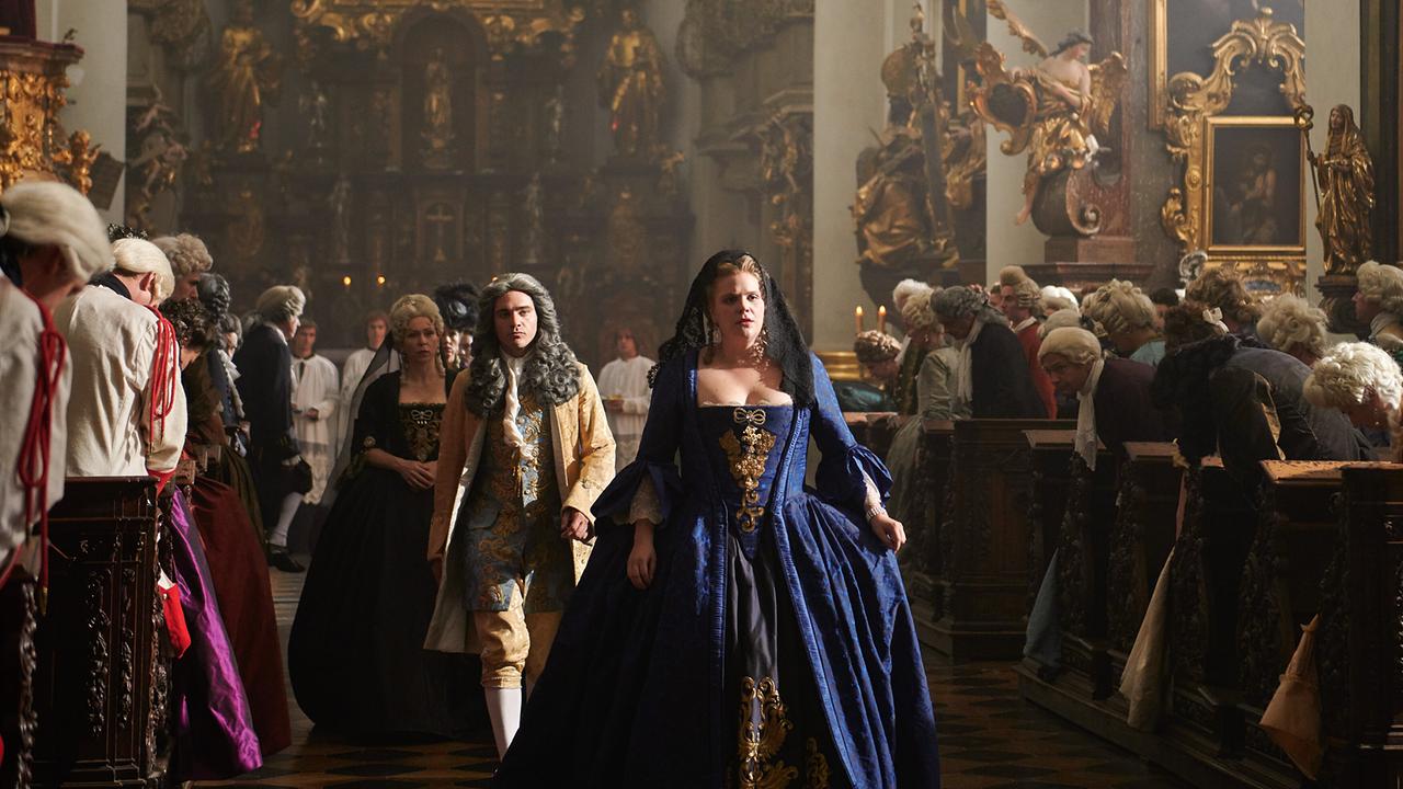 © ORF/MR Film/Czech Television/Julie Vrabelová Maria Theresia (3): Zuzana Stivínová (Elizabeth), Vojtěch Kotek (Franz Stephan), Stefanie Reinsperger (Maria Theresia)