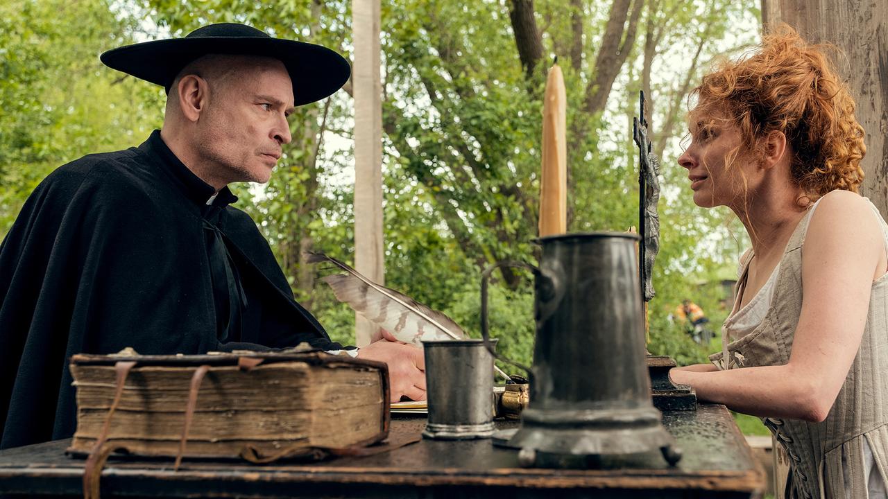© ORF/MR Film/Czech Television/Dusan Martincek Maria Theresia (4): Johannes Krisch (Pater Johannes), Denisa Nesvačilová (Inge)