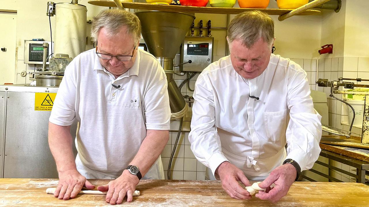 "Mei liabste Weis": Mohnflesserl gehören in einer Bäckerei in Oberösterreich dazu – der Bischof hat sie früher ausgeliefert.