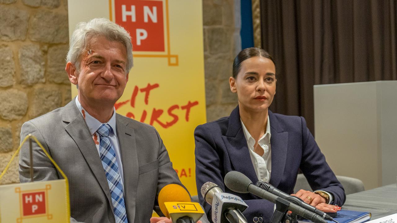 Im Bild: Dominic Raacke (Ivica Strugar), Edita Malovcic (Nada Rukovic).