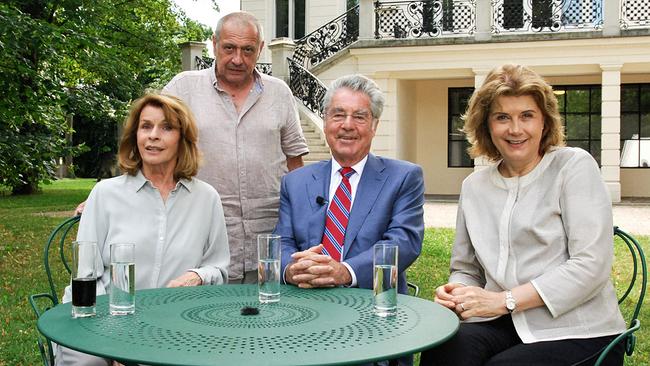 Senta Berger, Regisseur Chico Klein, Dr. Heinz Fischer, Dr. Gabriele Zuna-Kratky vor Hietzinger Villa