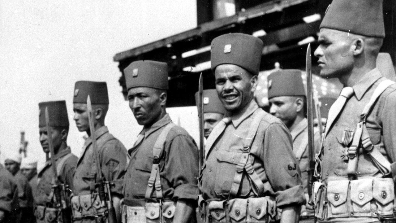 "Menschen & Mächte: Die Alliierten in Österreich (4) - Autriche, mon amour": Marokkaner stehen für General de Gaulle Spalier
