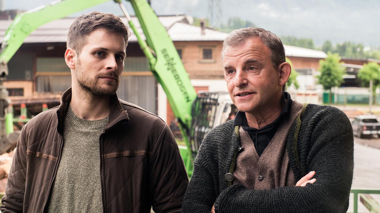 Unternehmer Jakob Brunner möchte den Hof an Karl Lechner vererben.