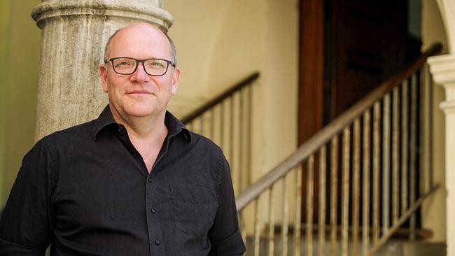 Nach dem Amok - Ein Notfallseelsorger im Porträt: Paul Nitsche vor „seiner“ Kreuzkirche in Graz: Er ist evangelischer Pfarrer, Religionslehrer und Notfallseelsorger in Graz.