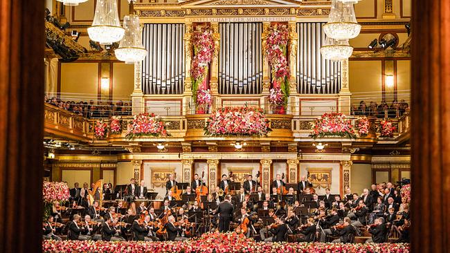 © ORF/Roman Zach-Kiesling Die Wiener Philharmoniker im Goldenen Saal des Wiener Musikvereins