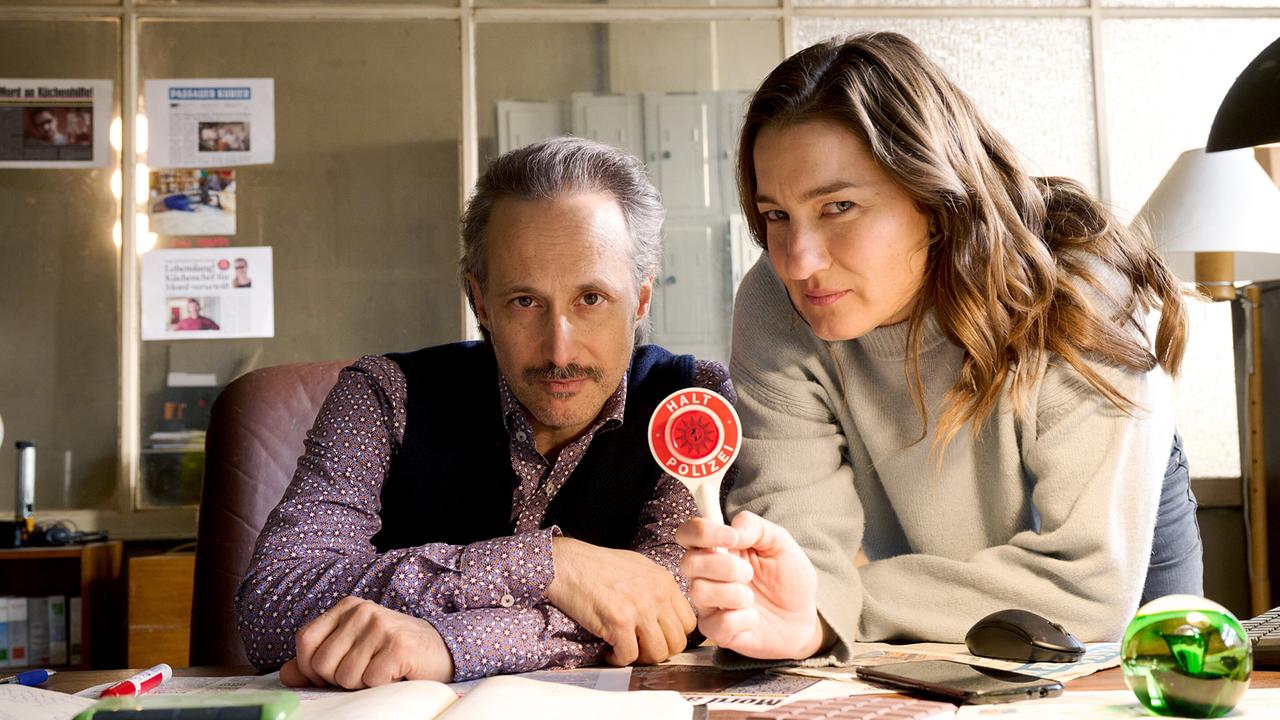 © ORF/ARD Degeto Film/BR/Hager Moss Film GmbH/Bernd Schuller Ferdinand Zankl und Frederike Bader stecken in brisanten Ermittlungen.