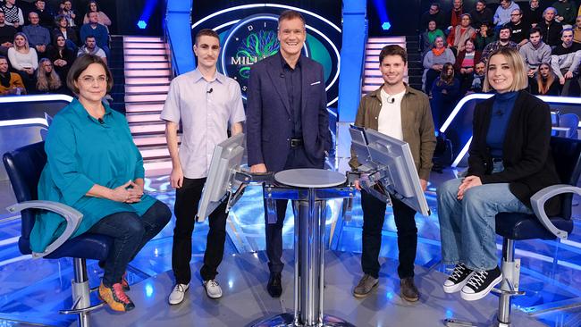 "Die Millionenshow" am 13.3.2023: Alexandra Petter (Wien), Florian Blasl (Linz), Armin Assinger, Michael Kessler (Nüziders in Vorarlberg), Doris Vouk (Matrei in Osttirol)