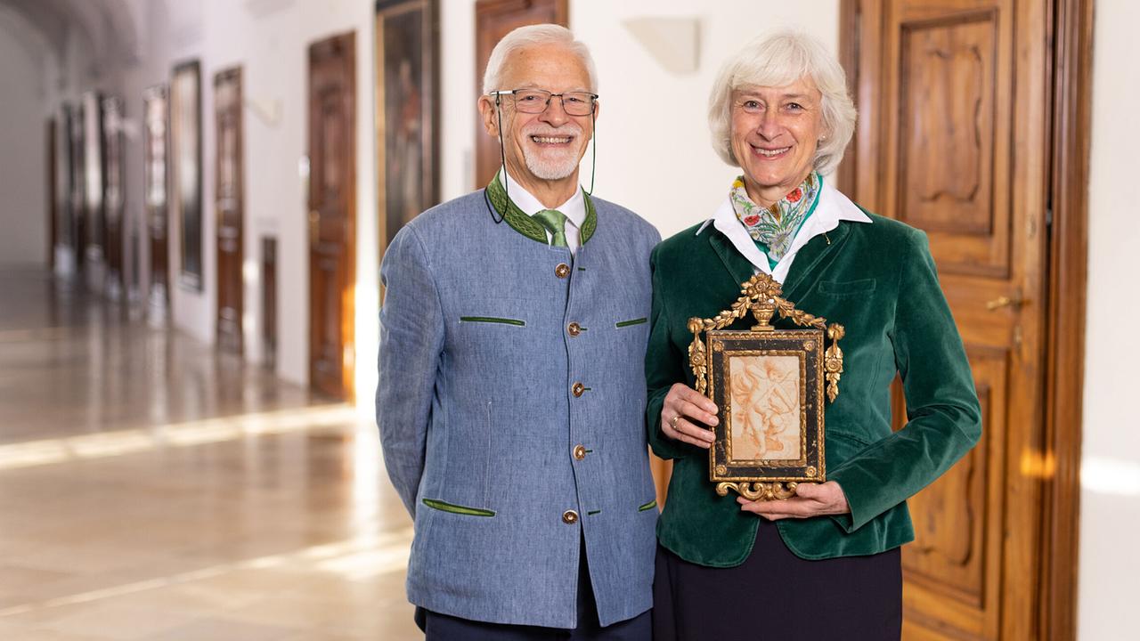 © BR/Markus Konvalin "Kunst und Krempel: Folge 10 - Aus Herzogenburg": Barocke Rötelzeichnung eines Amor, der gerade einen Pfeil abschießt. Auch der Rahmen ist etwas Besonderes