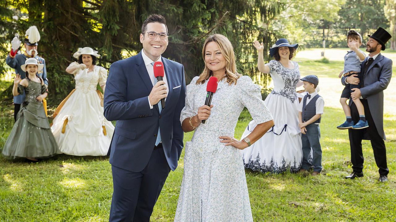 © ORF/Regine Schöttl "Das Biedermeierfest von Bad Gleichenberg": Thomas Weber und Sigrid Maurer führen durch die Sendung