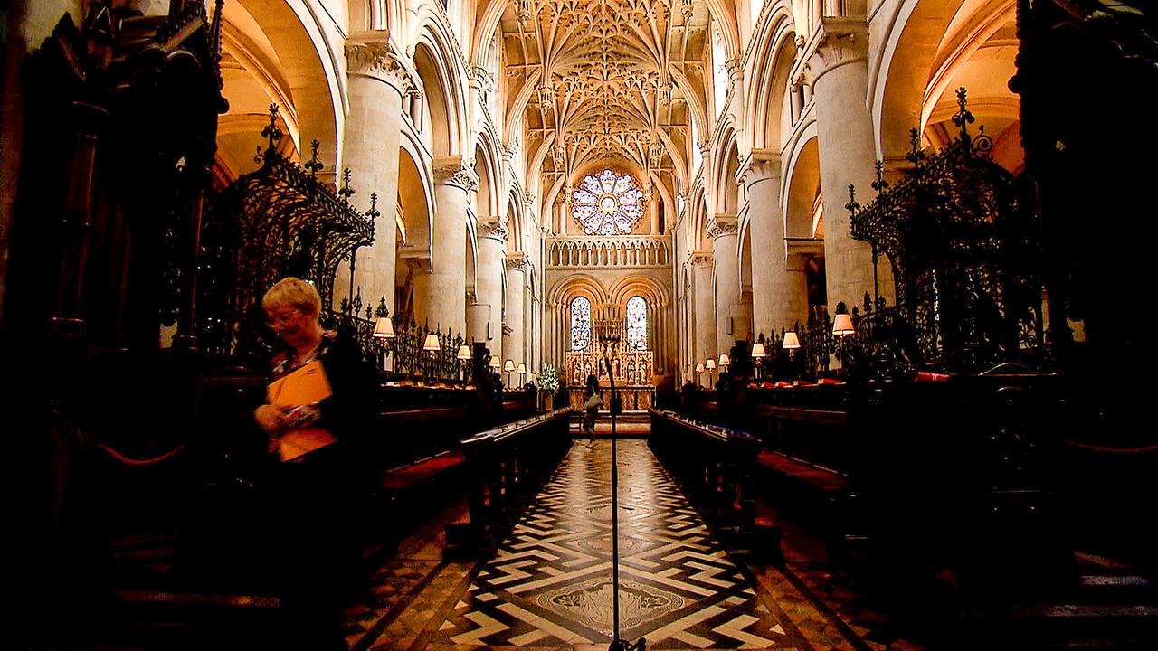 "kreuz und quer: Die Kirche der Royals": Die Christ Church in Oxford betreibt ein innovatives Projekt der anglikanischen Kirche — die Internetkirche "i-church".