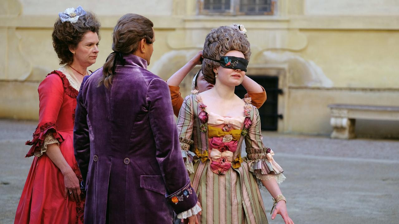 © ORF/Nikolaus Geyrhalter Filmproduktion/Looks Film/Christian Schulz "Licht": Devid Striesow (Franz Anton Mesmer), Maria Dragus (Maria Theresia "Resi" Paradis)
