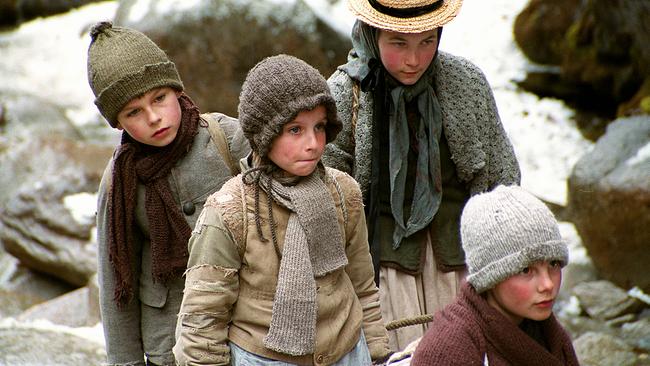 "Schwabenkinder": Thomas Unterkircher (Kaspar, mi.), Eva Maria Fleissner (Magdalena, re.)