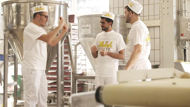 "Wenn Schwäche zur Stärke wird - Arbeiten mit Behinderung": Gehörlose Bäcker der Firma Ströck