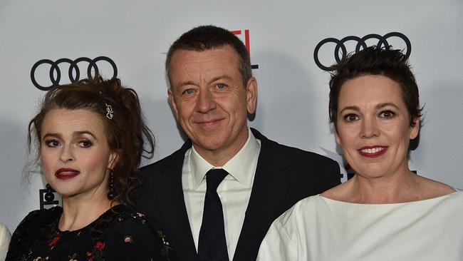  Helena Bonham Carter, British creator/writer/producer Peter Morgan and British actress Olivia Colman arrive for the AFI gala screening of "The Crown" at the TCL Chinese theatre in Hollywood on November 16, 2019. 