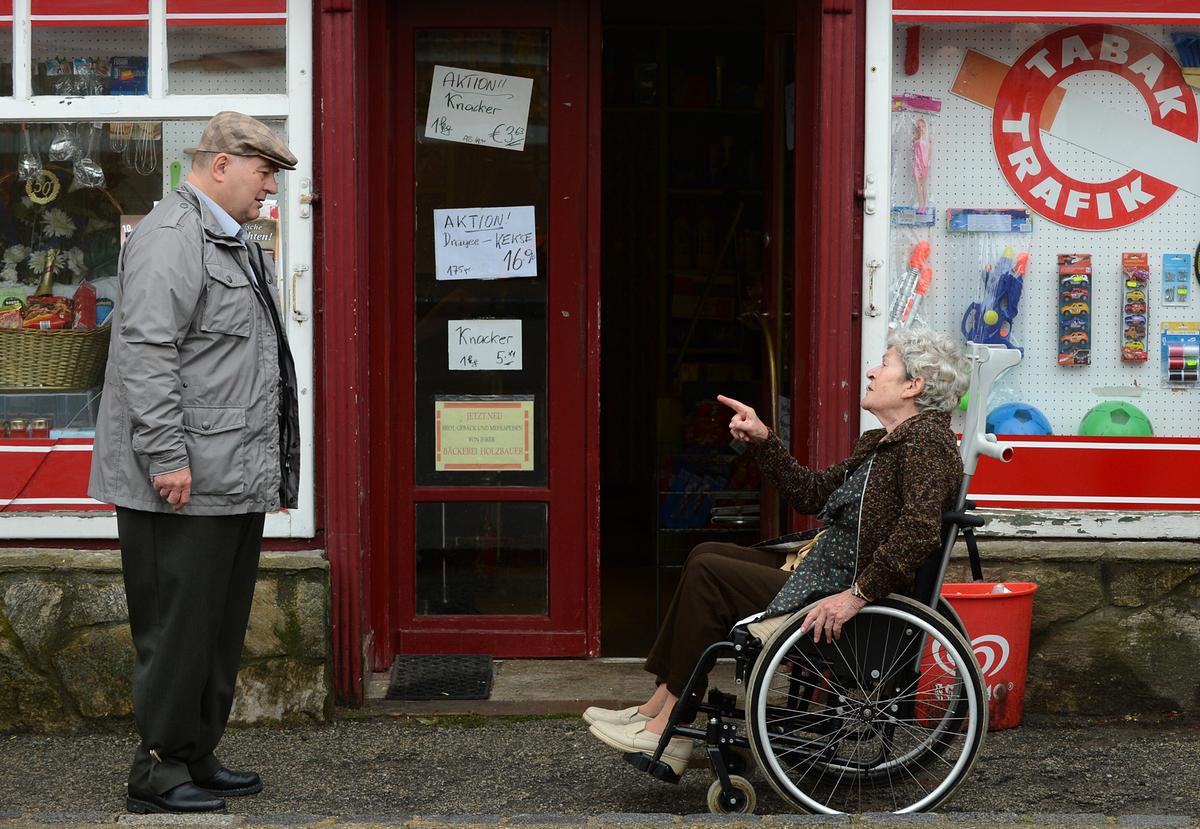 © ORF/epo-film/Oliver Roth Polt.: Erwin Steinhauer (Simon Polt), Elisabeth Orth (Frau Haupt)