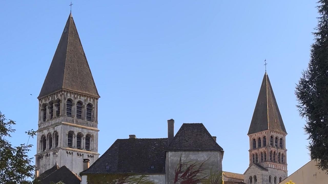 Die Benediktinerabtei in Tournus „Abbaye Saint-Philibert de Tournus“ stellt ein herausragendes Beispiel romanischer Kunst im südlichen Burgund dar