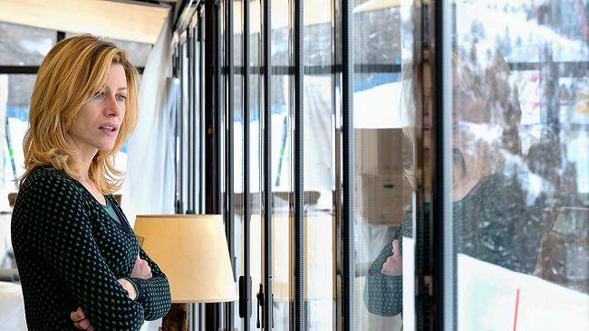 © ORF/Beta Film/Daniele Cherenti m Bild: Luisa (Giorgioa Wurth) , die Ehefrau des ermordeten Leone Micciché, den man von einer Pistenraupe zermalmt aufgefunden hat, ist untröstlich.