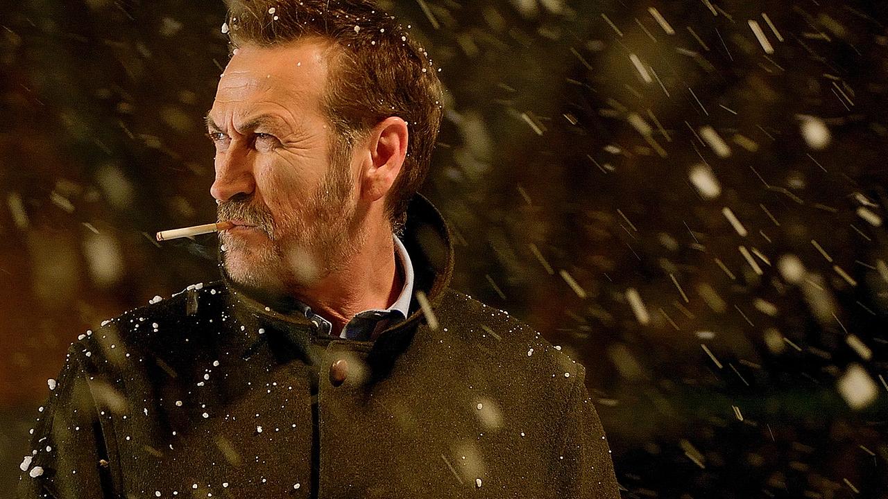 © ORF/Beta Film/Daniele Cherenti Im Bild: Kein Klima für einen Römer: Rocco Schiavone (Mario Giallini) leidet unter dem langen Winter im Aostatal.