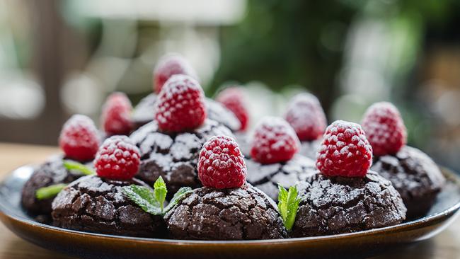 Brandteiggebäck mit Himbeermousse