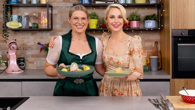 Silvia kocht: „Topfenknödel im Kürbiskernmantel an Eisapfelmost-Sabayon“ von Karin Leitner