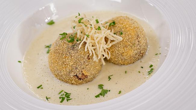 Silvia kocht: „Krenschaumsuppe mit Käferbohnenknödel“ von Karin Leitner