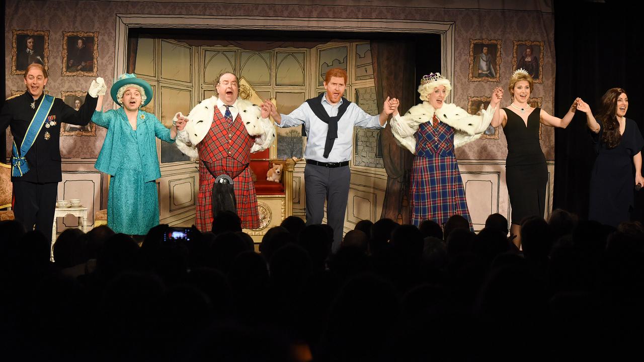 © ORF/Hubert Mican Simpl Revue: Julian Loidl, Matthias Mamedof, Bernhard Murg, Joachim Brandl, Ariana Schirasi-Fard, Jennifer Frankl